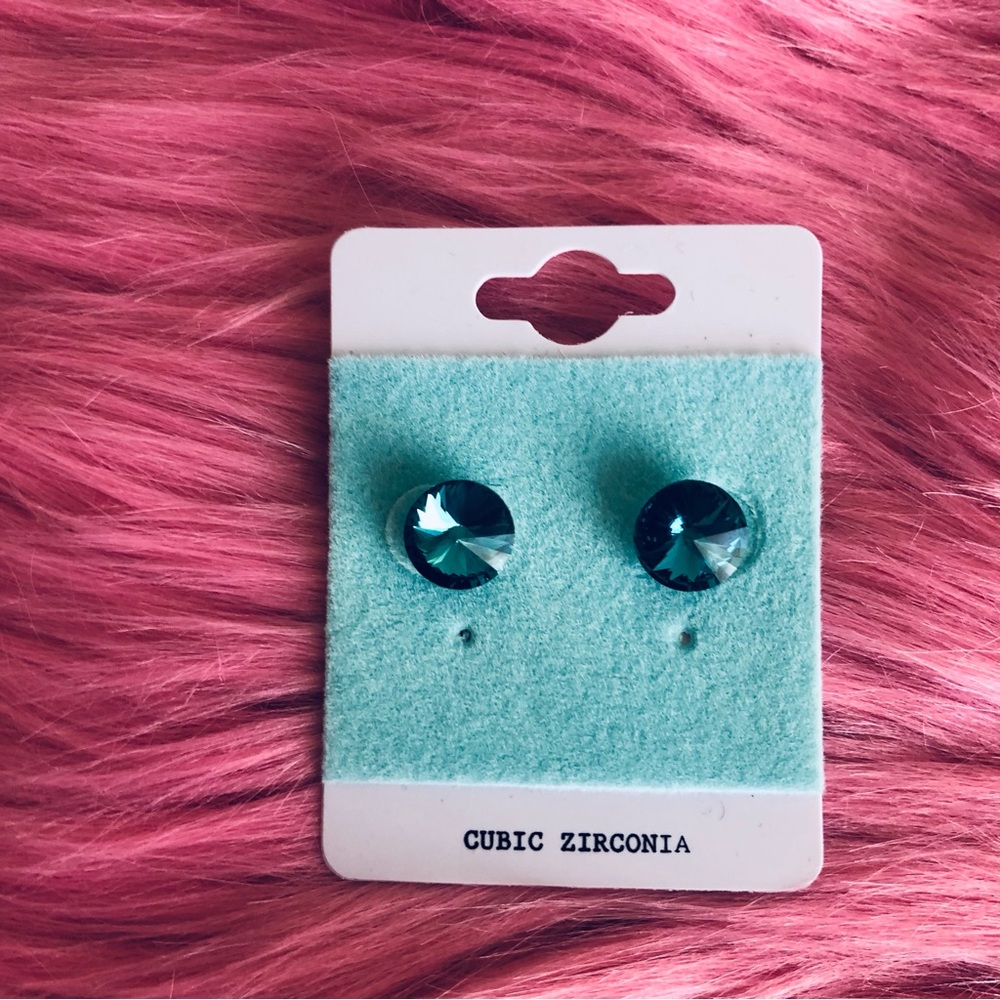 🦋NEW Blue Cubic Zirconia and Silver Stud Earrings🦋